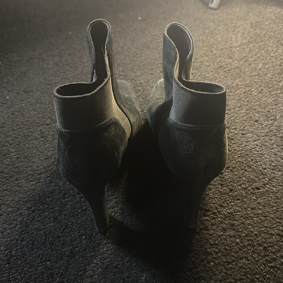 Black Suade Heels size 7 1/2 - Picture 5 of 8